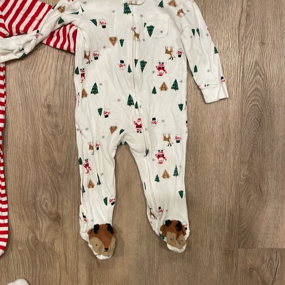 Carters Christmas pajamas 9m - Picture 4 of 4
